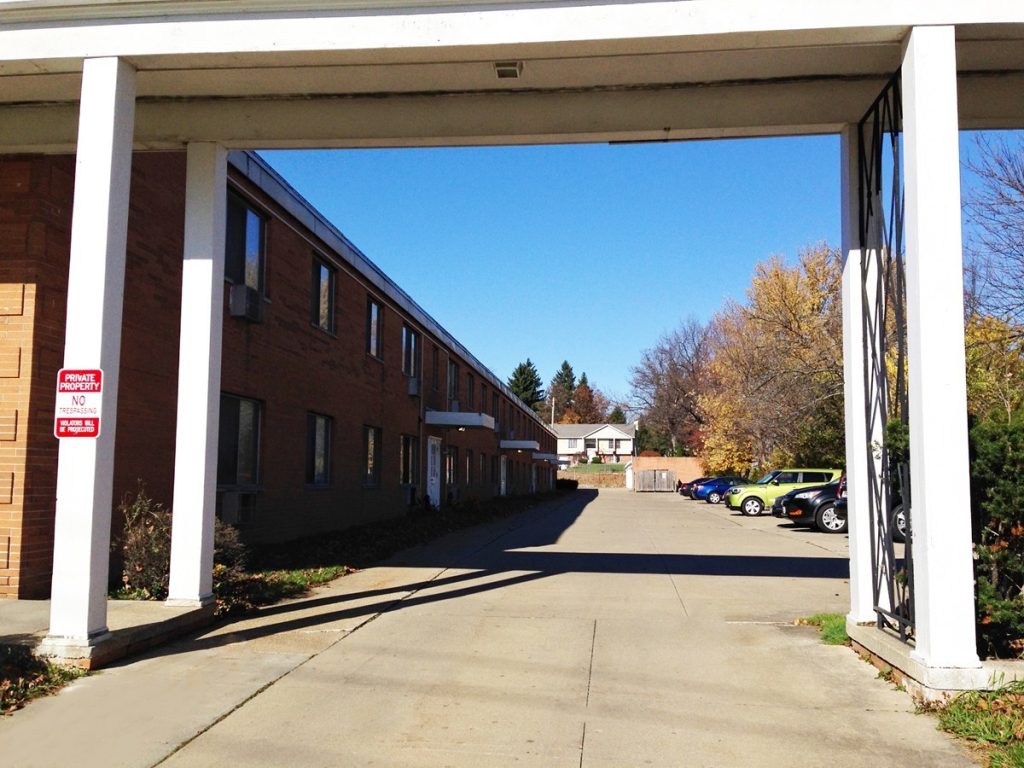 Parkwood Manor building exterior 2