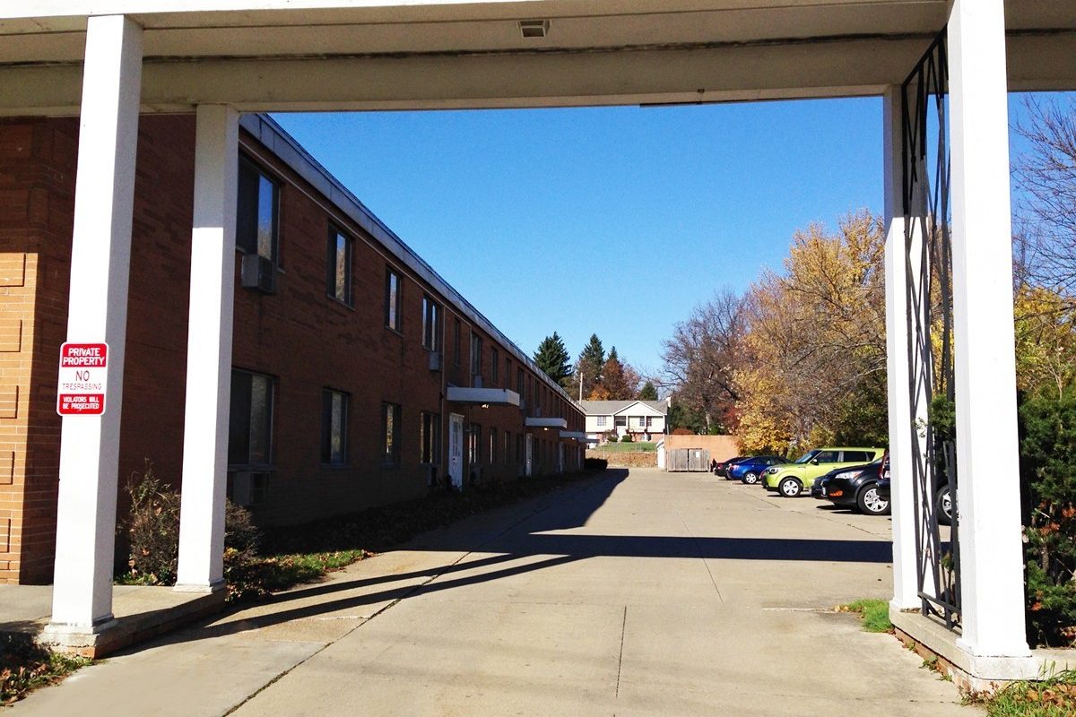 Parkwood Manor building exterior 2