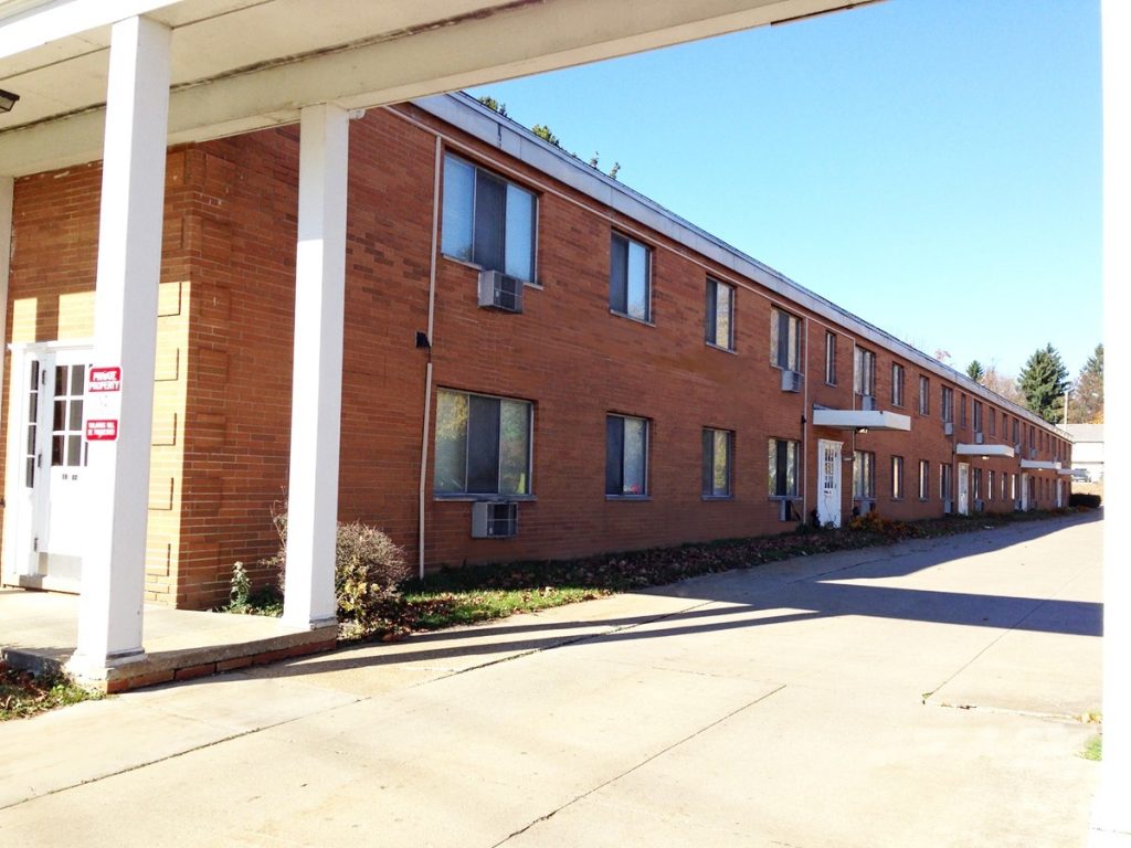 Parkwood Manor building exterior 3