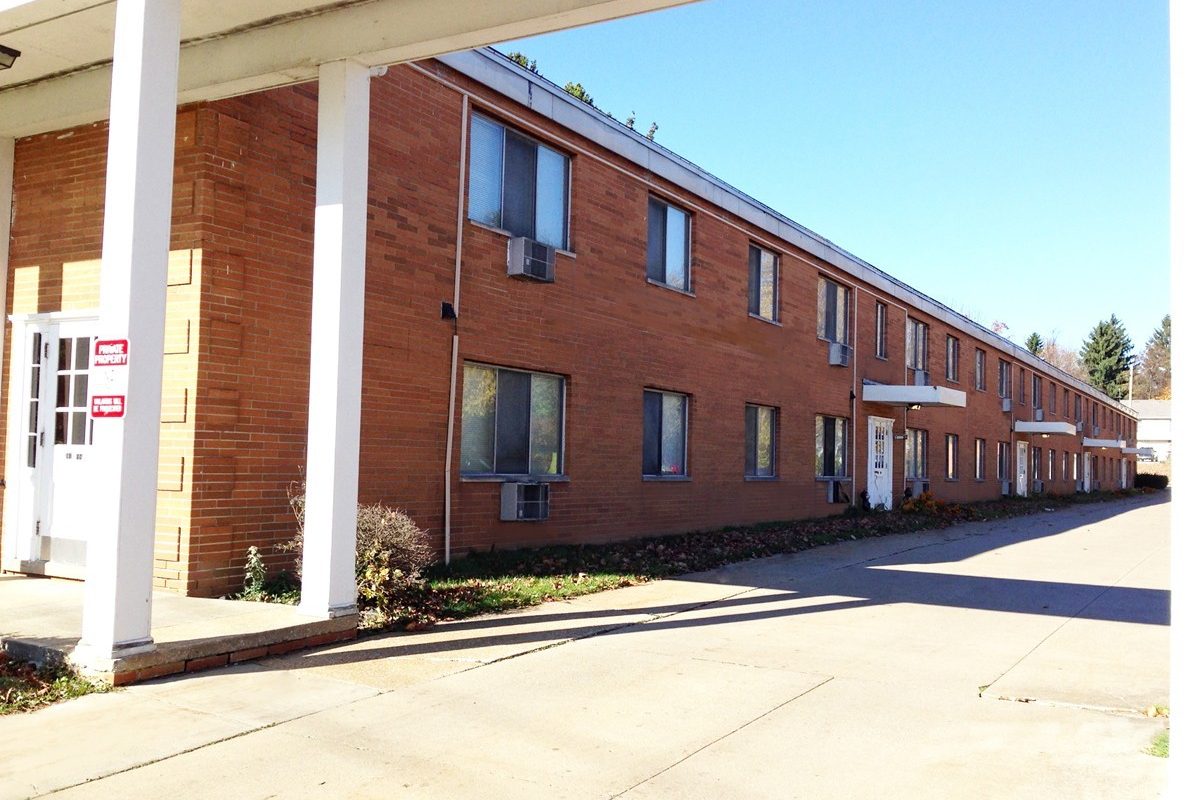 Parkwood Manor building exterior 3