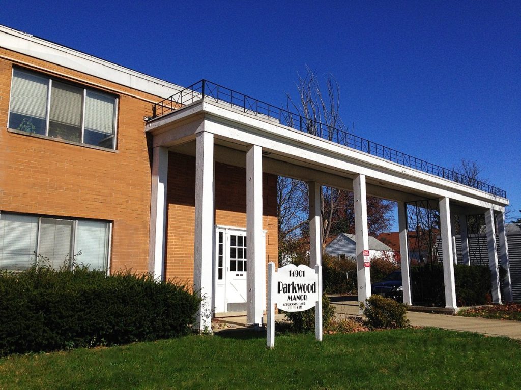 Parkwood Manor building exterior