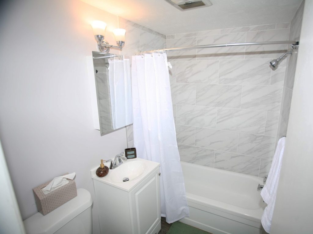 Parkwood Manor apartment interior 4